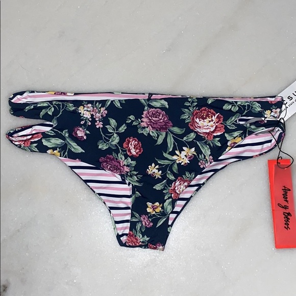 🔥Amor y Besos Reversible Bikini Bottoms NWT - Picture 4 of 7